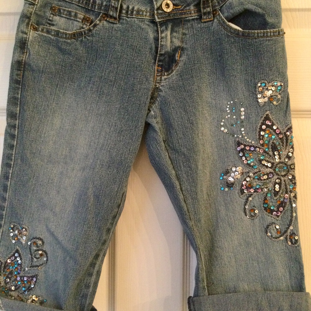 Bejeweled hand cropped jean capris